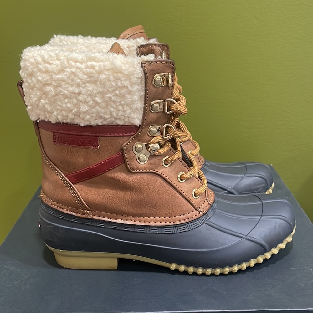 🌟FINAL PRICE🌟TOMMY HILFIGER (RIAN) WINTER BOOTS IN SIZE 6
